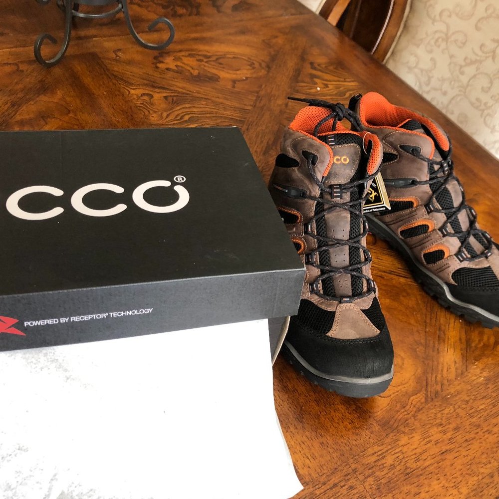 Brand New With Tags Stylish ECCO Boots - Picture 13 of 16